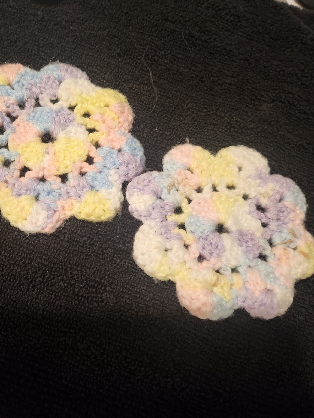 5 Coasters, 5 table mats and 1 table runner 13 x 41
